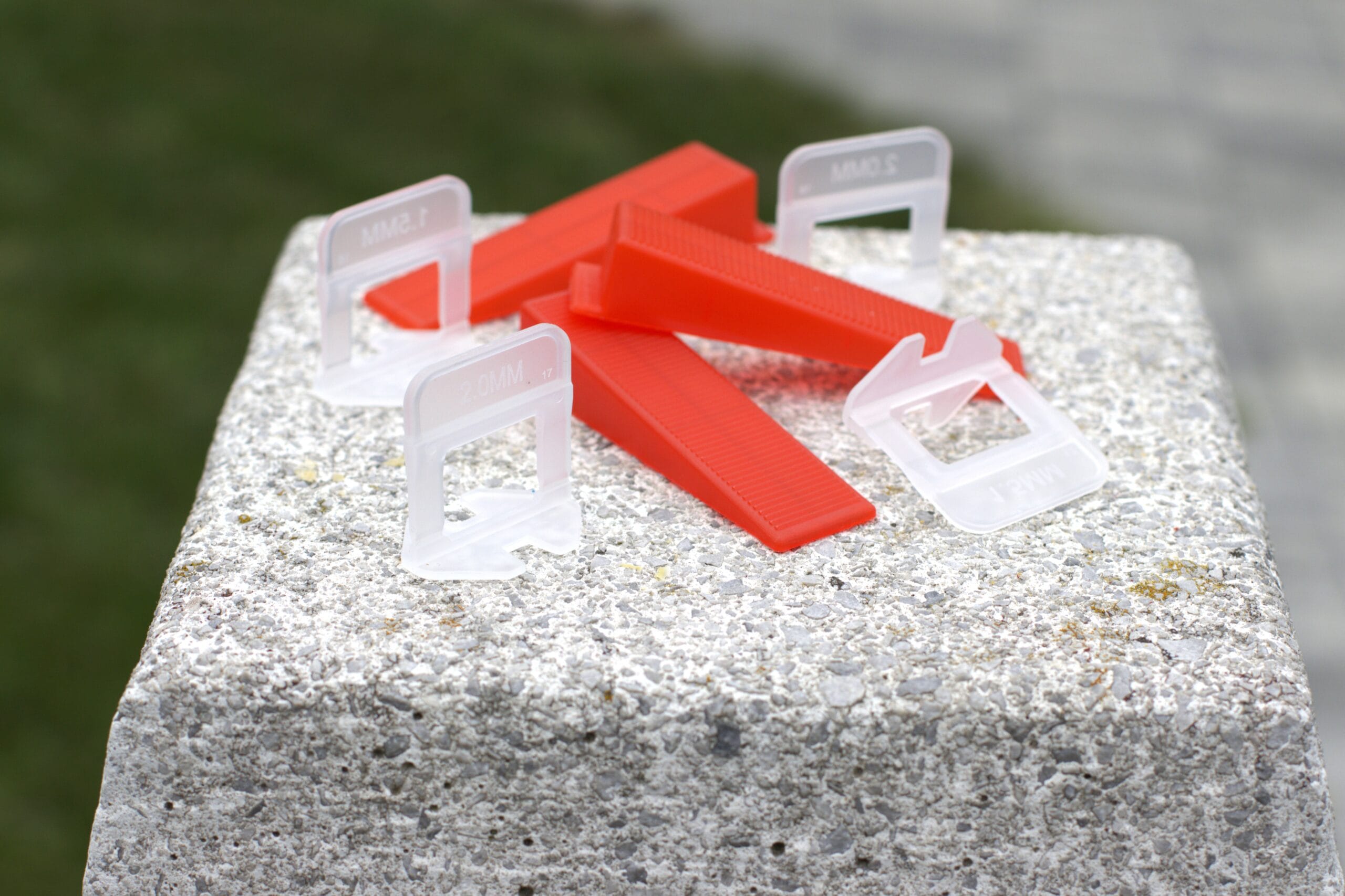 Sistem za nivelacijo keramičnih ploščic